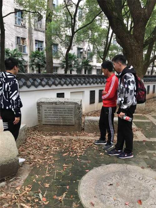 免费色情
老图书馆.jpg